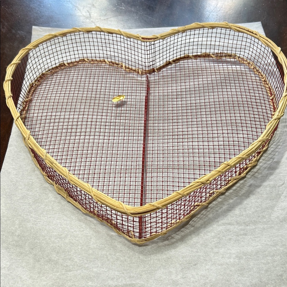 Vintage Decorative Heart-Shaped Basket Wicker or Rattan Rim Wire Mesh Base